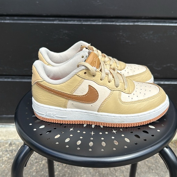 Nike Air Force 1 Low Beige and Brown Sneakers - Picture 2 of 4